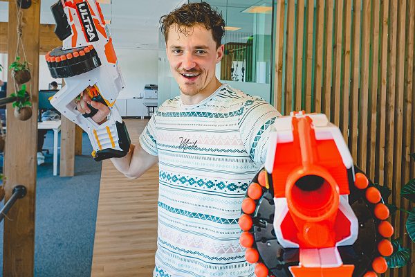 Nerf gun battle kantoor